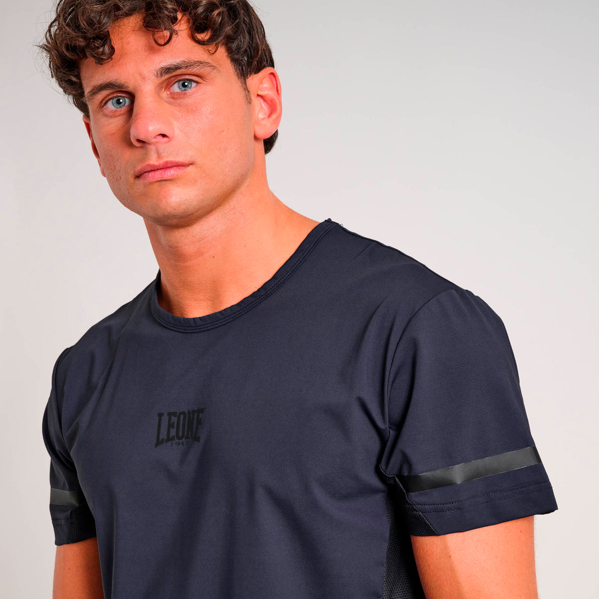 BLACK LION T-SHIRT